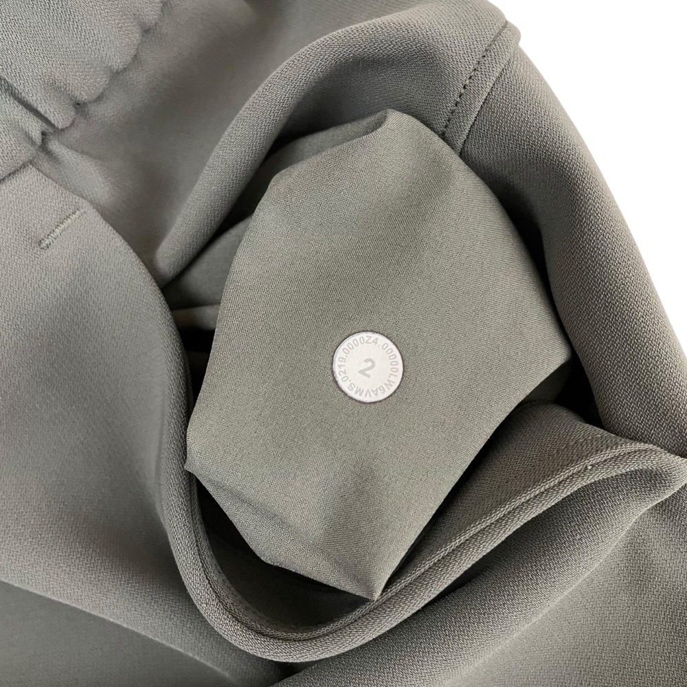 lululemon On The Fly Crop *Woven 23” Grey Sage Sz 2 - Picture 12 of 15
